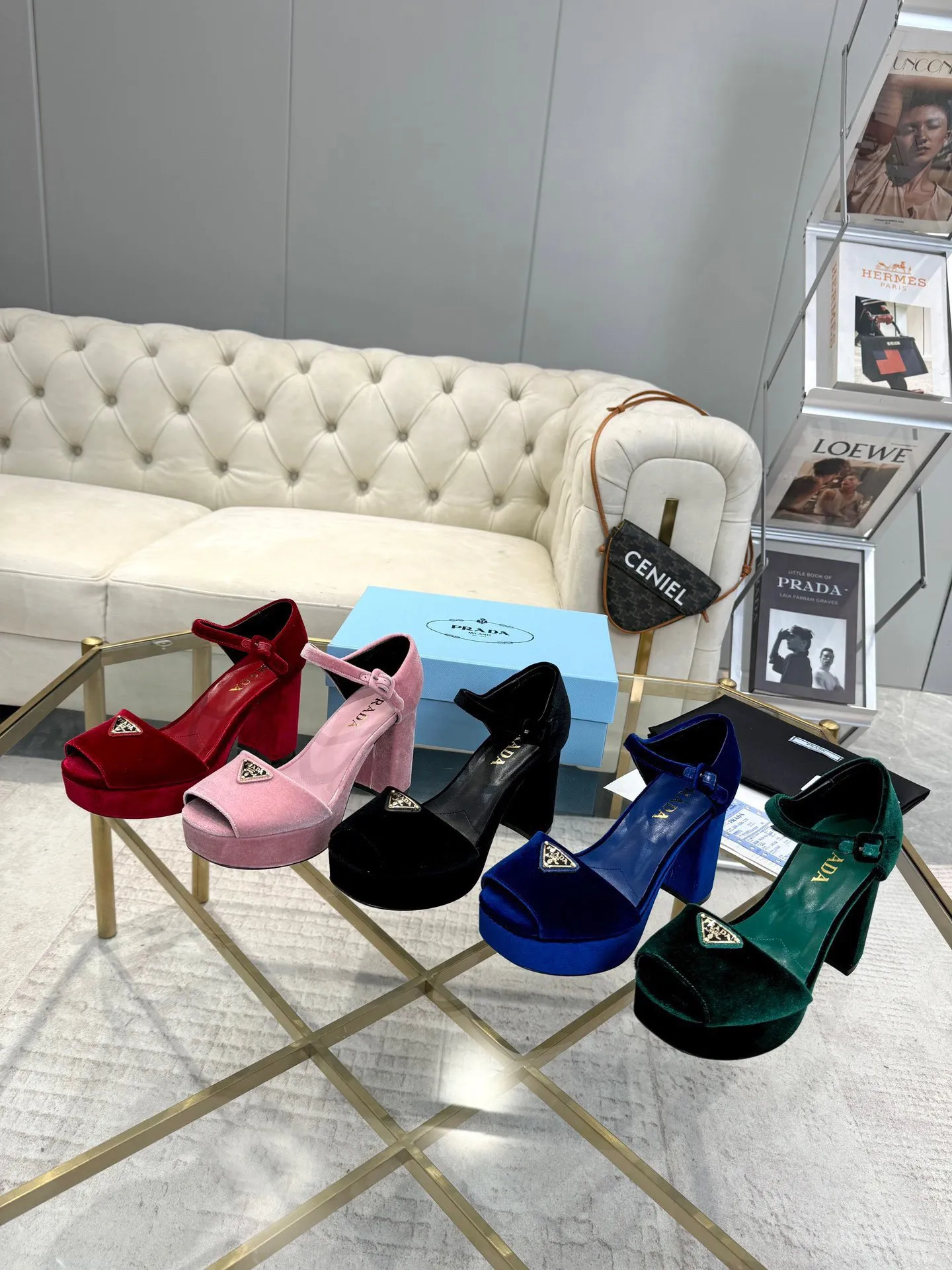 👟👟Ex-factory price 600👟👟 (imitation leather bottom-20) New arrival 👉Ready stock👈Remove the original board and make a 1:1 replica‼ ️The highest version ✅2024Prada early spring catwalk hot style 😘Latest spring style Thick heel square toe water platform series (genuine leather outsole) (simulated leather sole) A must-have for goddesses, super beautiful on the feet 👉The upper is made of imported original velvet, soft and textured, lining + foot pads, imported sheepskin lining, breathable and comfortable, private model water platform, heel, water platform 3M, heel height 9.5M Code number 35M-39M (34 40 4142 customized, non-refundable and non-exchangeable)